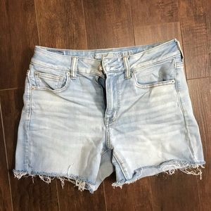 American Eagle Light Wash Jean Shorts!